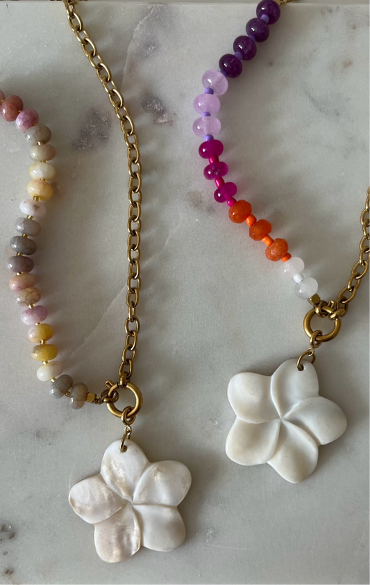 Kralenketting met bloem zachte kleuren - Goud