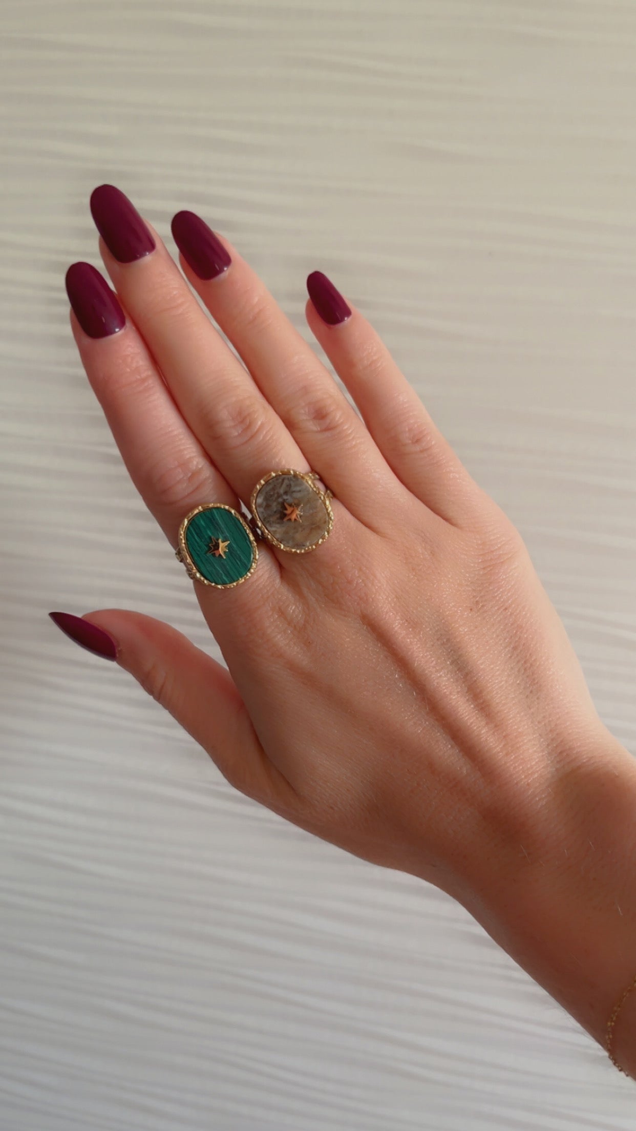 Ring met ster groen - Goud
