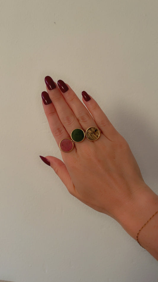 Ronde ring met steen groen - Goud