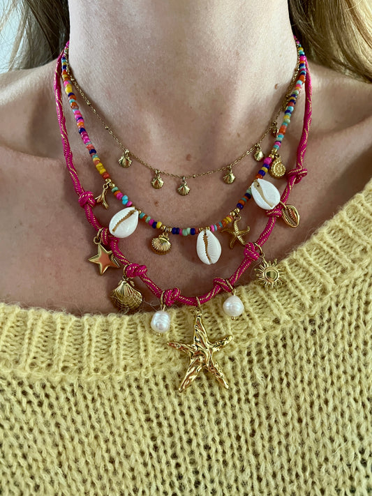 Fushia touw ketting met schelpen bedels - Goud
